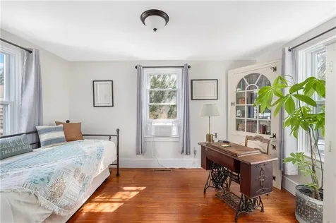 33 Clinton Avenue Jamestown RI 02835