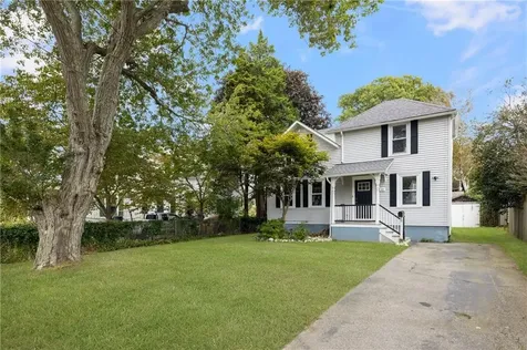 33 Clinton Avenue Jamestown RI 02835