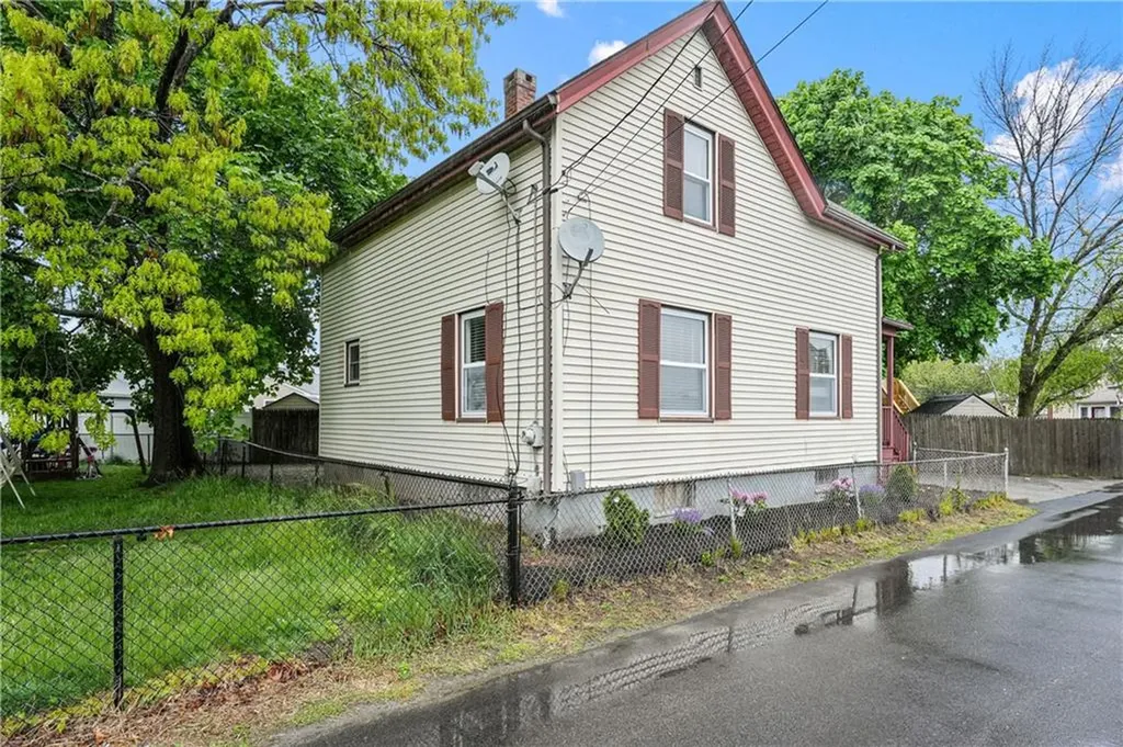 22 Borden Street Pawtucket RI 02861