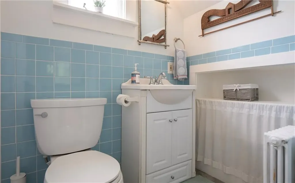 4 Draper Avenue Middletown RI 02842