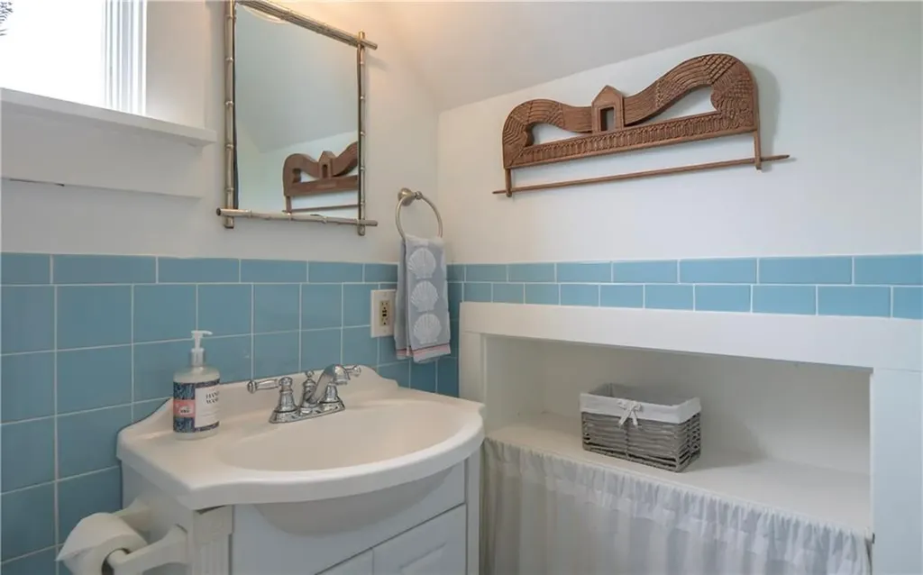 4 Draper Avenue Middletown RI 02842