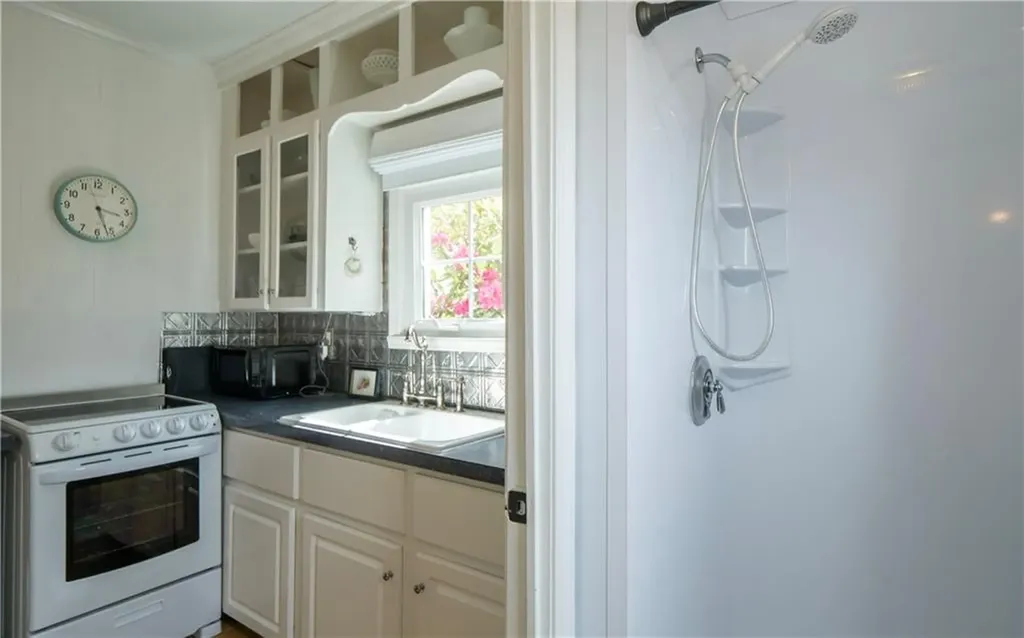 4 Draper Avenue Middletown RI 02842