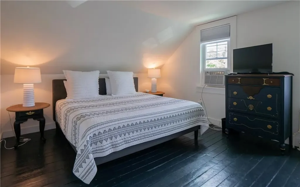 4 Draper Avenue Middletown RI 02842