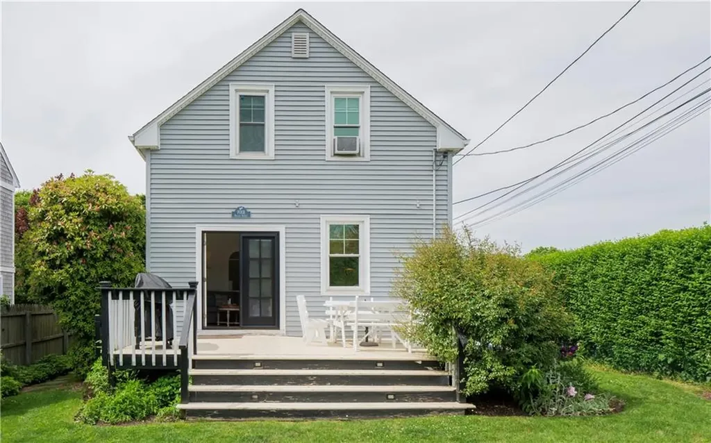 4 Draper Avenue Middletown RI 02842