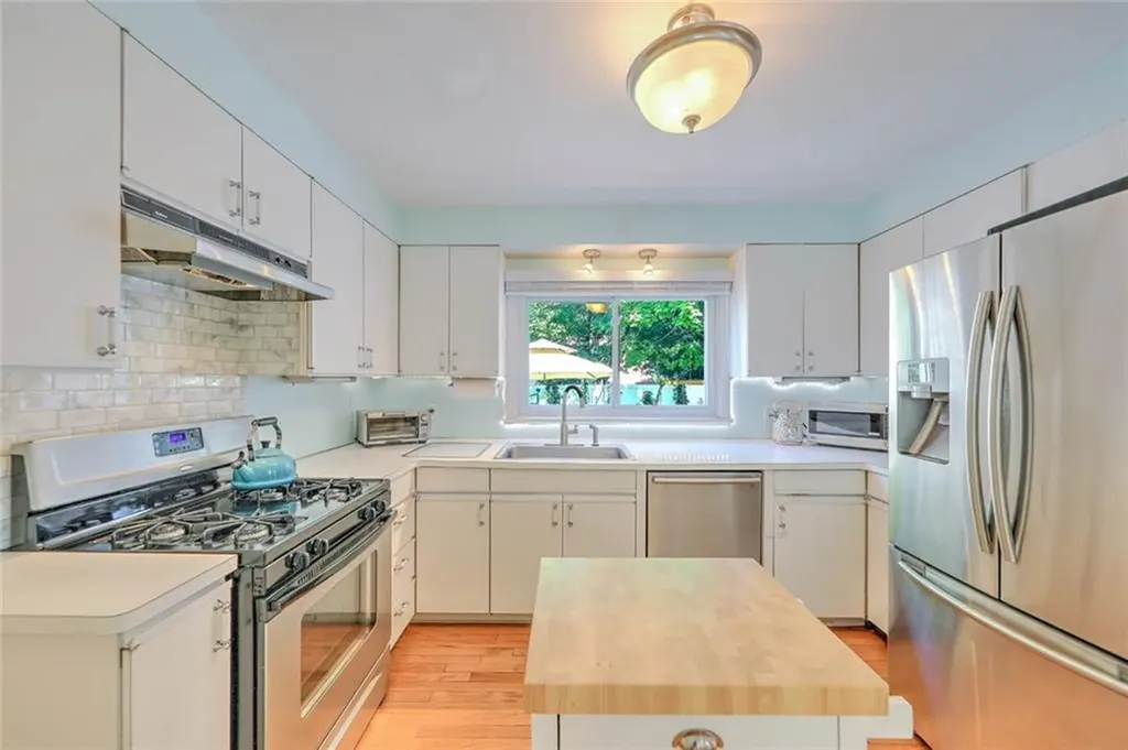 87 Cambria Court Pawtucket RI 02860