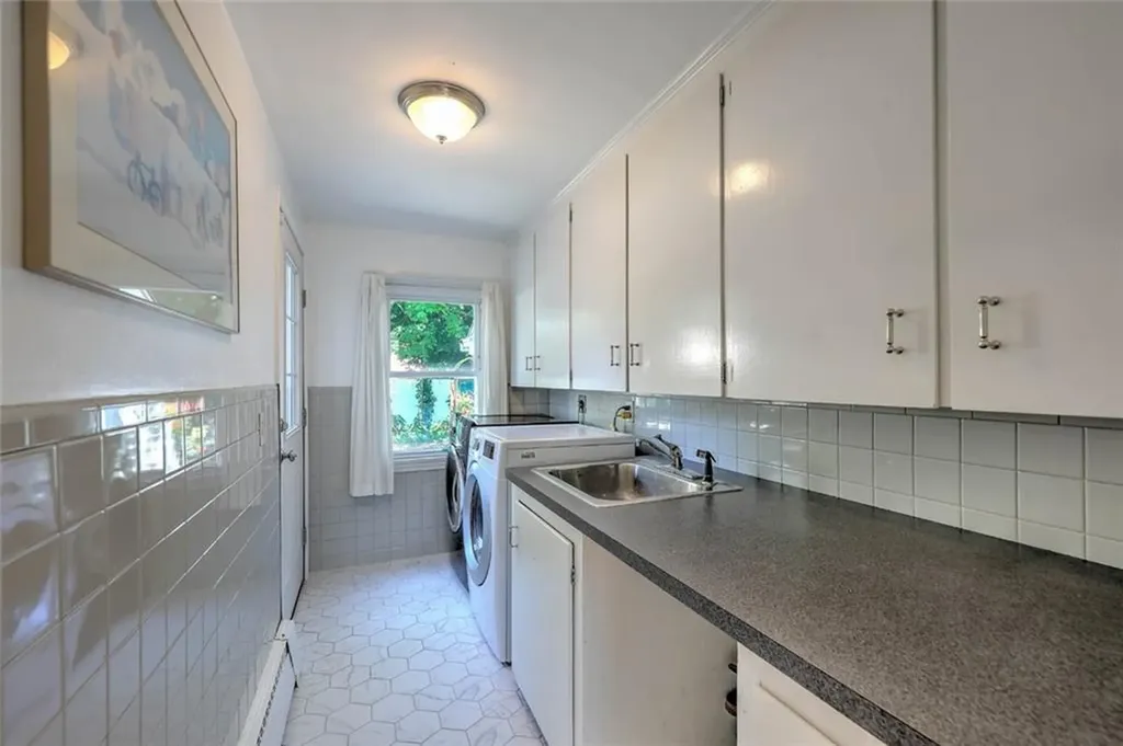 87 Cambria Court Pawtucket RI 02860
