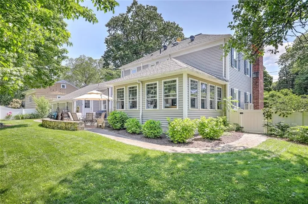 87 Cambria Court Pawtucket RI 02860