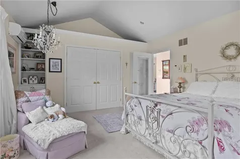 67 Berry Lane Bristol RI 02809