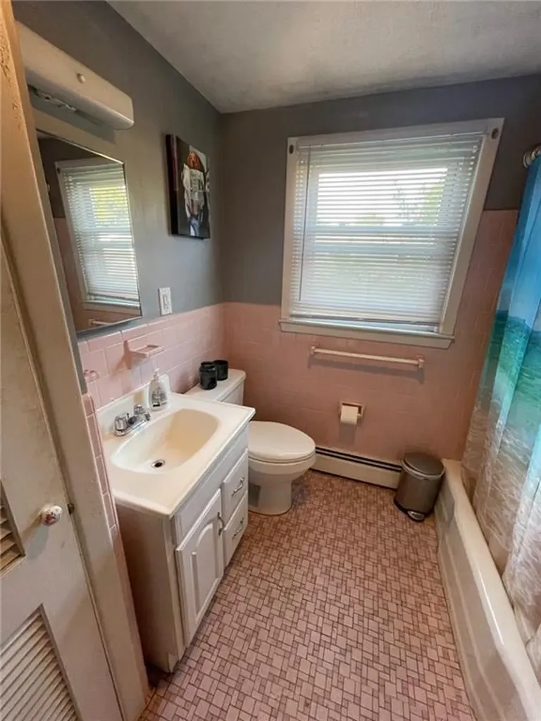 95 Dallas Avenue Warwick RI 02889