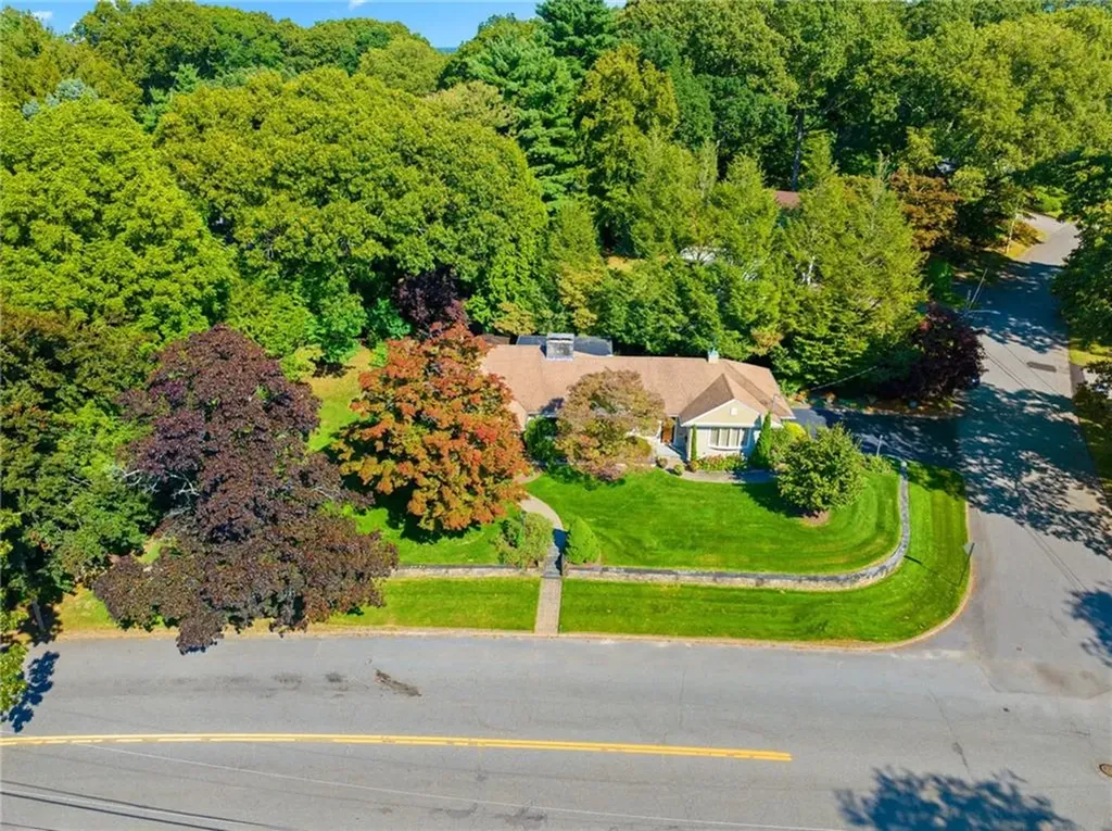 78 Meshanticut Valley Parkway Cranston RI 02920