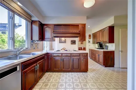 526 Cole Avenue Providence RI 02906