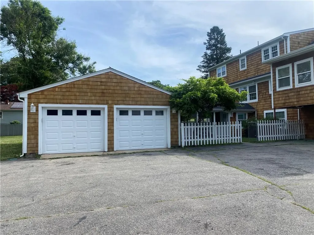 645 Fish Road Tiverton RI 02878