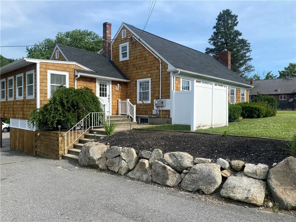 645 Fish Road Tiverton RI 02878