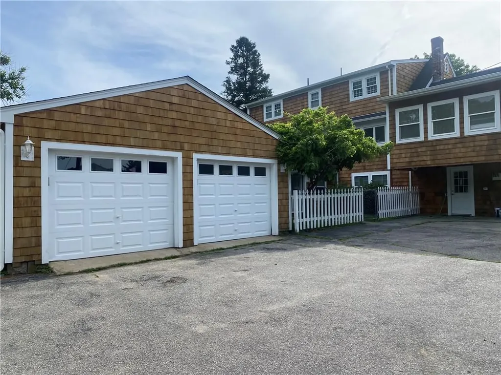 645 Fish Road Tiverton RI 02878
