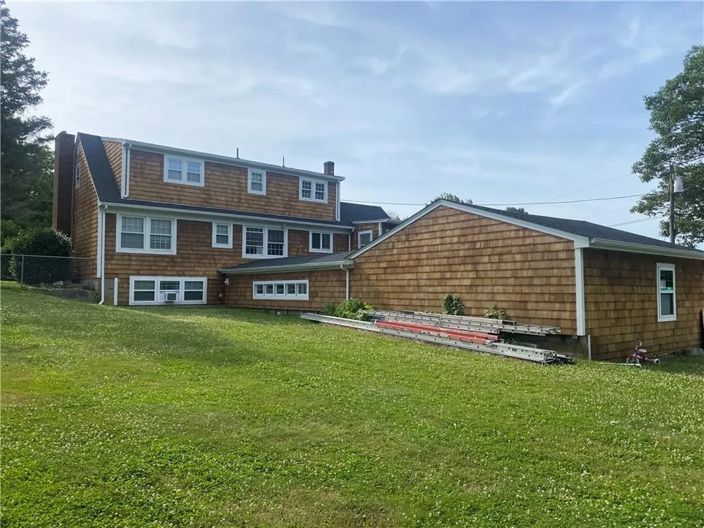 645 Fish Road Tiverton RI 02878