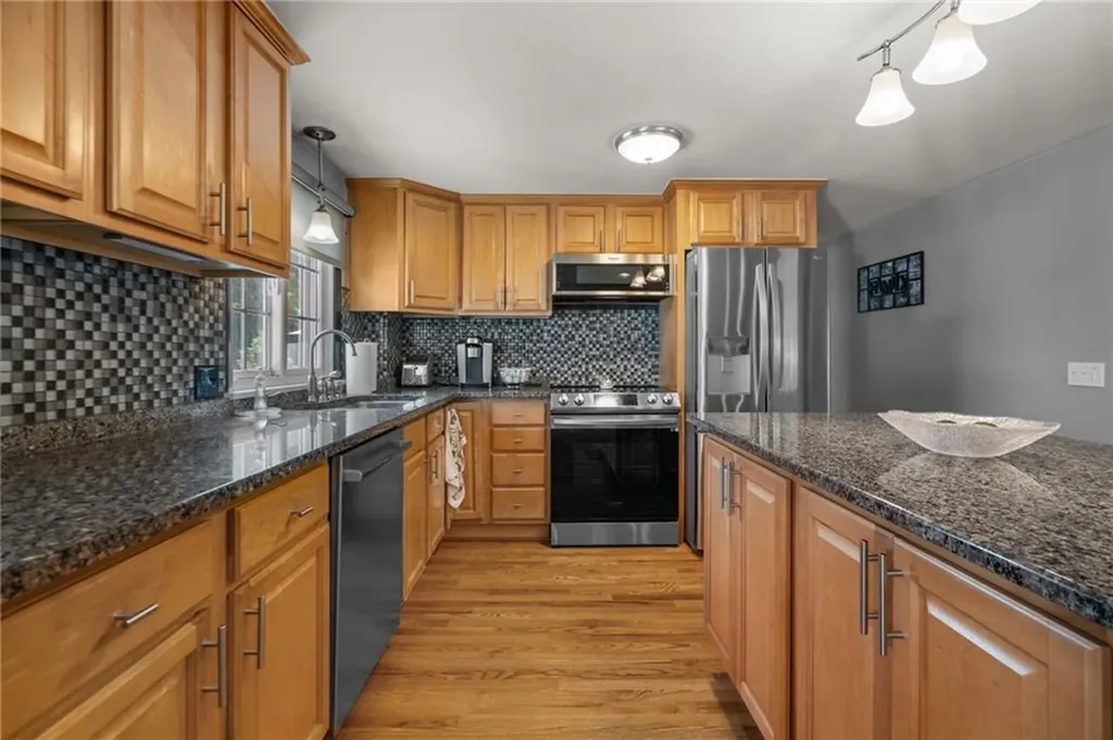 17 Palm Street North Providence RI 02904