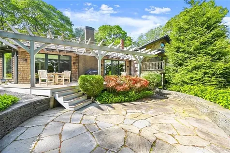 989 Mooresfield Road South Kingstown RI 02879