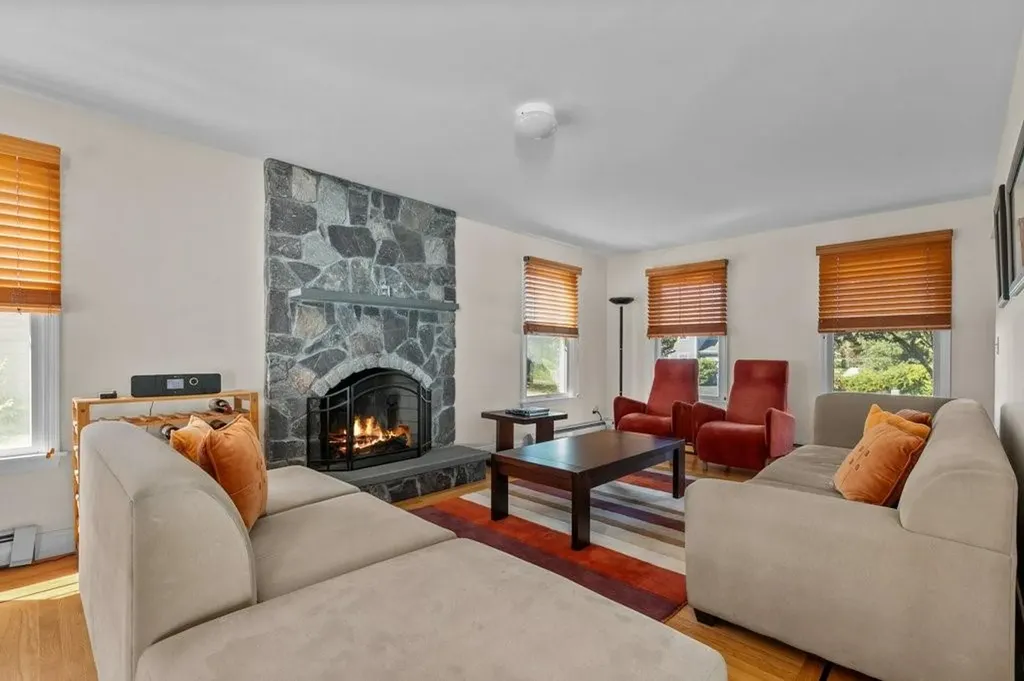 42 Pequot Lane Middletown RI 02842