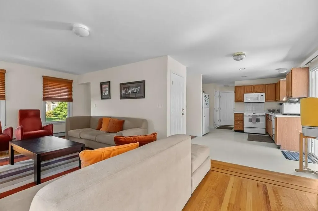 42 Pequot Lane Middletown RI 02842