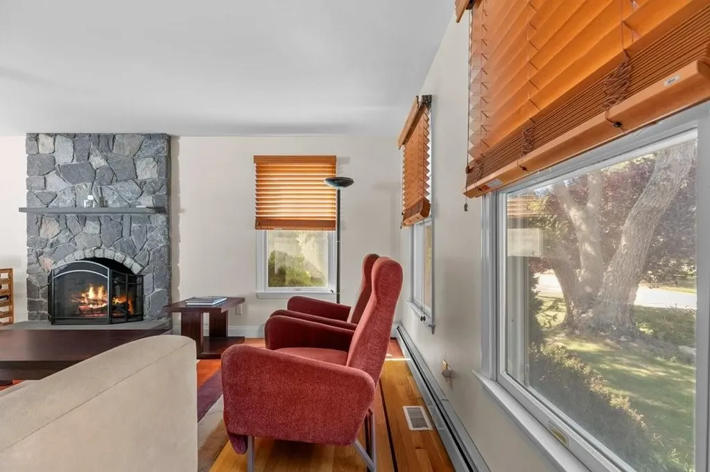 42 Pequot Lane Middletown RI 02842