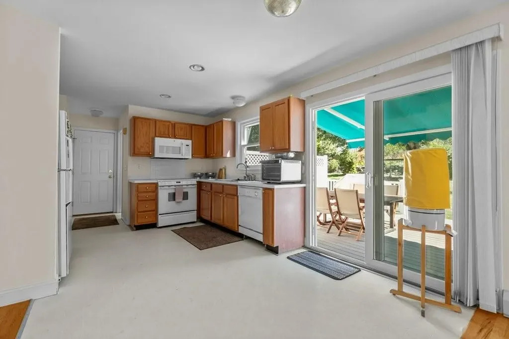 42 Pequot Lane Middletown RI 02842