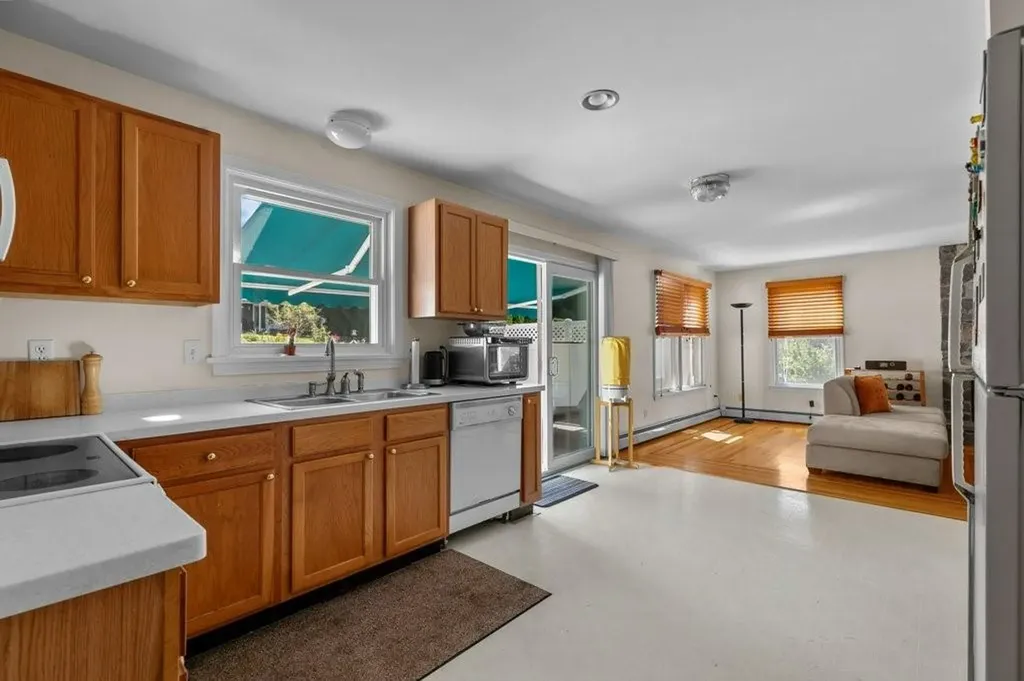 42 Pequot Lane Middletown RI 02842