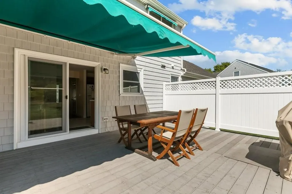 42 Pequot Lane Middletown RI 02842