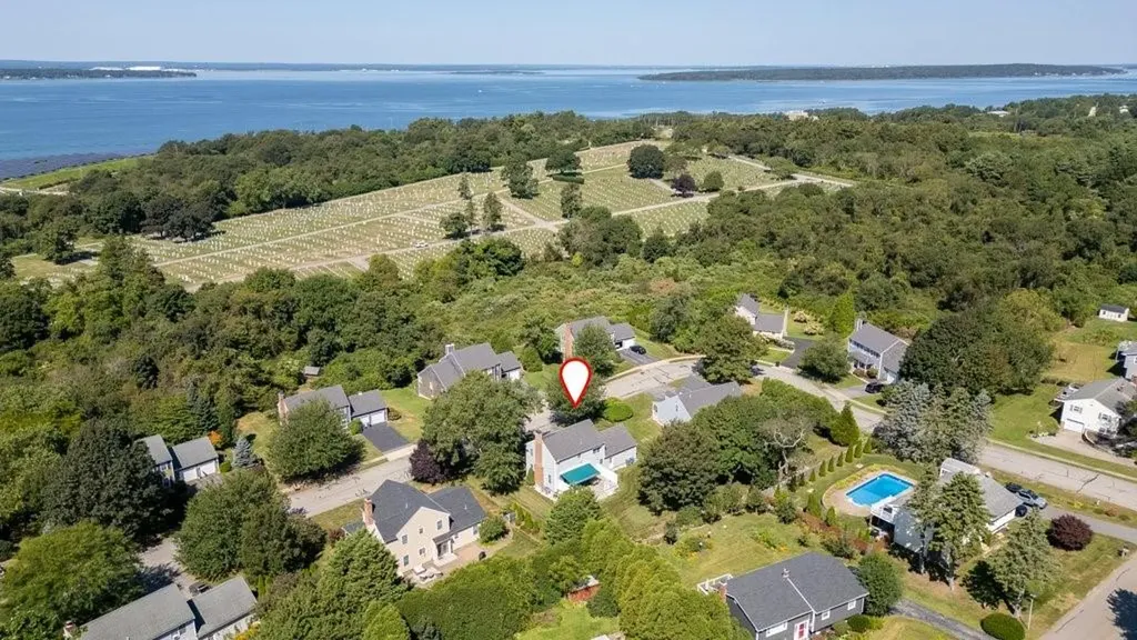 42 Pequot Lane Middletown RI 02842