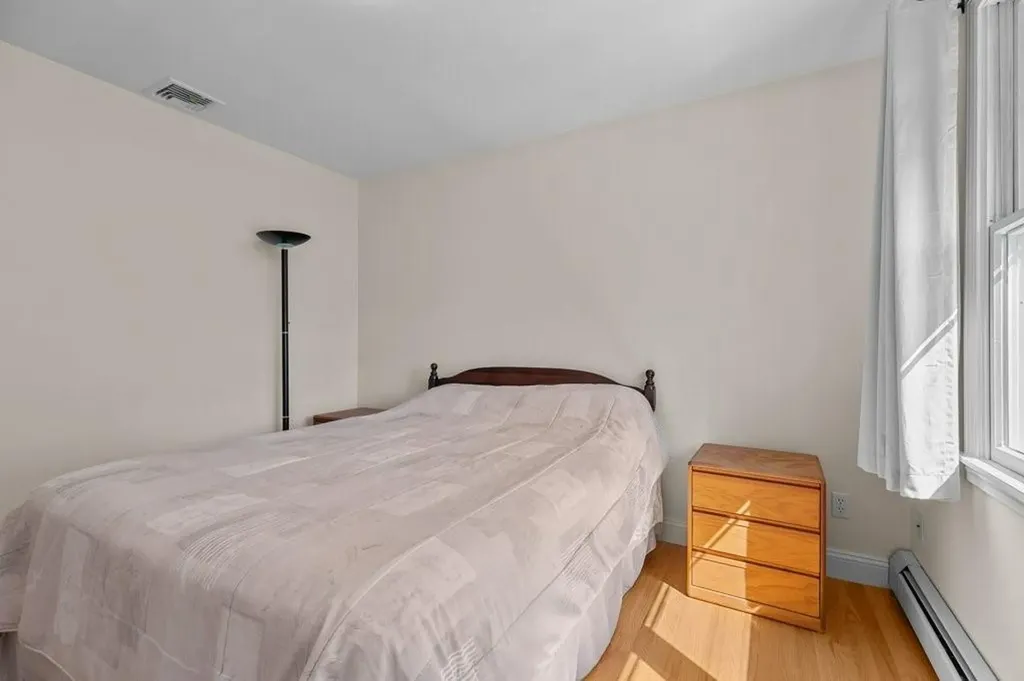 42 Pequot Lane Middletown RI 02842