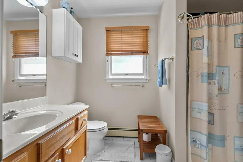 42 Pequot Lane Middletown RI 02842