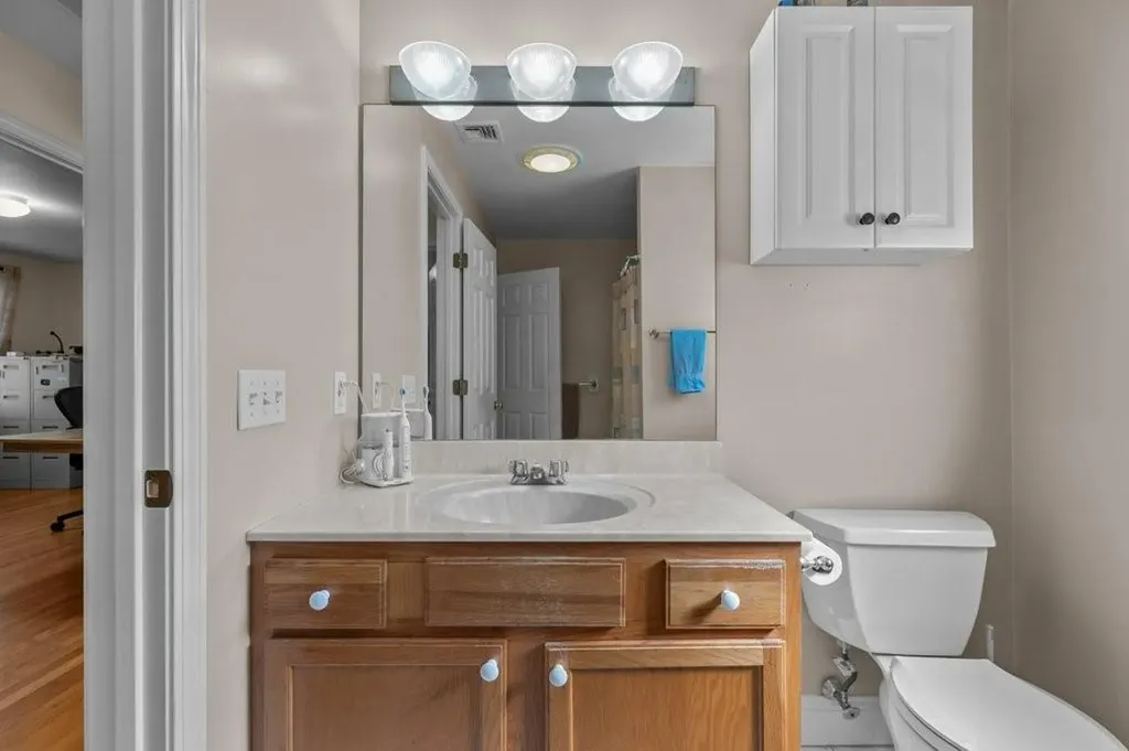 42 Pequot Lane Middletown RI 02842