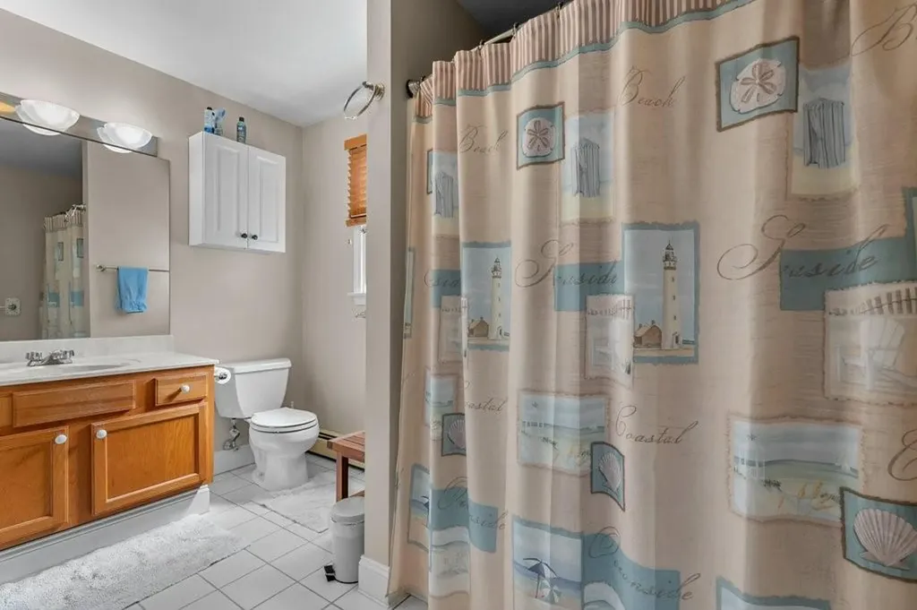 42 Pequot Lane Middletown RI 02842