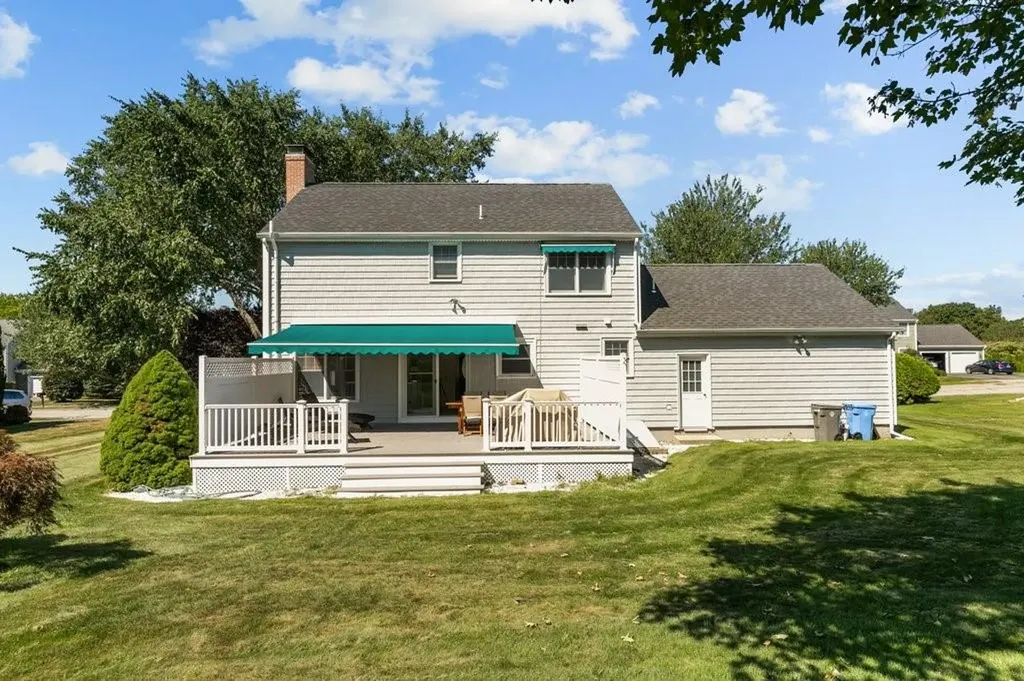 42 Pequot Lane Middletown RI 02842