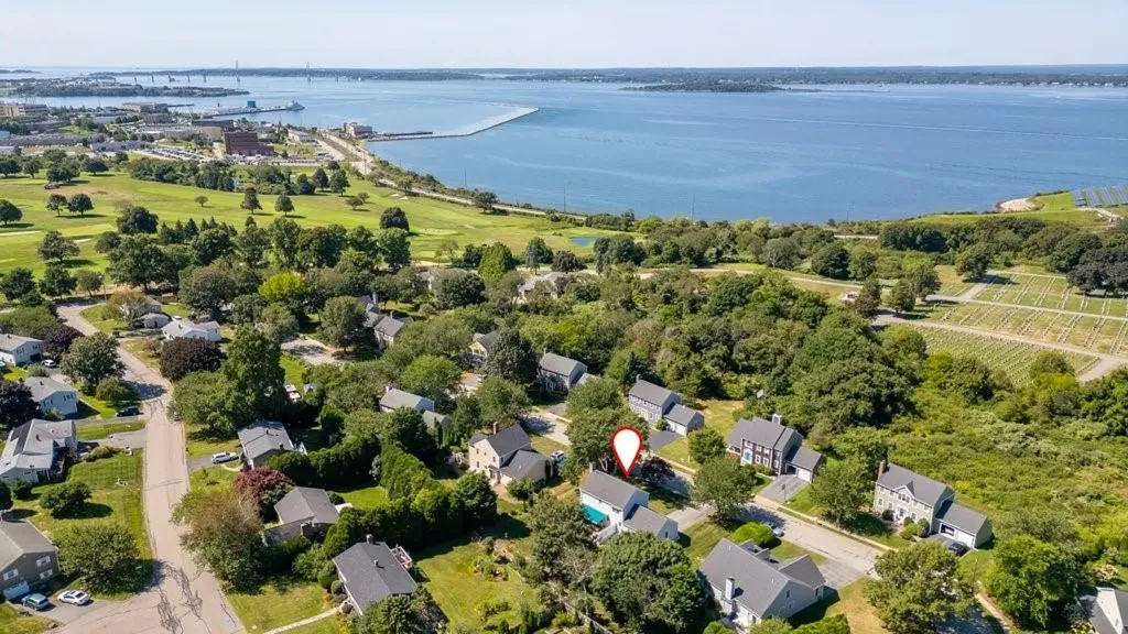 42 Pequot Lane Middletown RI 02842