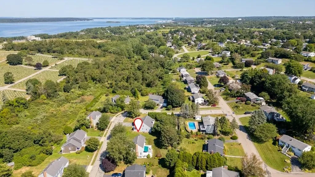 42 Pequot Lane Middletown RI 02842