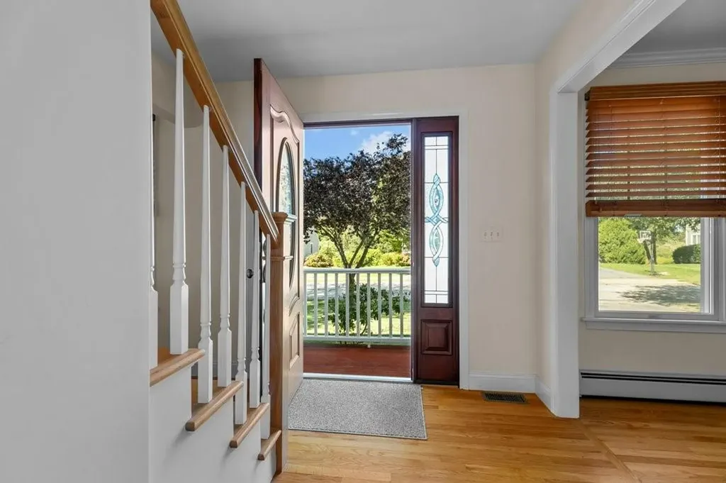 42 Pequot Lane Middletown RI 02842