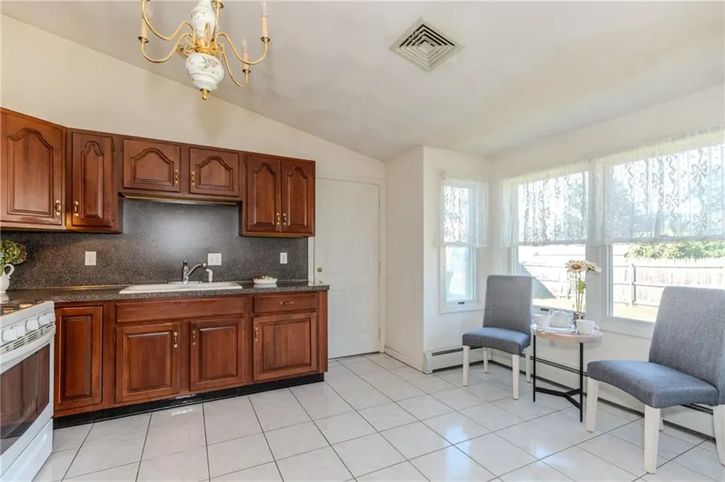 29 Zachariah Place Warwick RI 02889