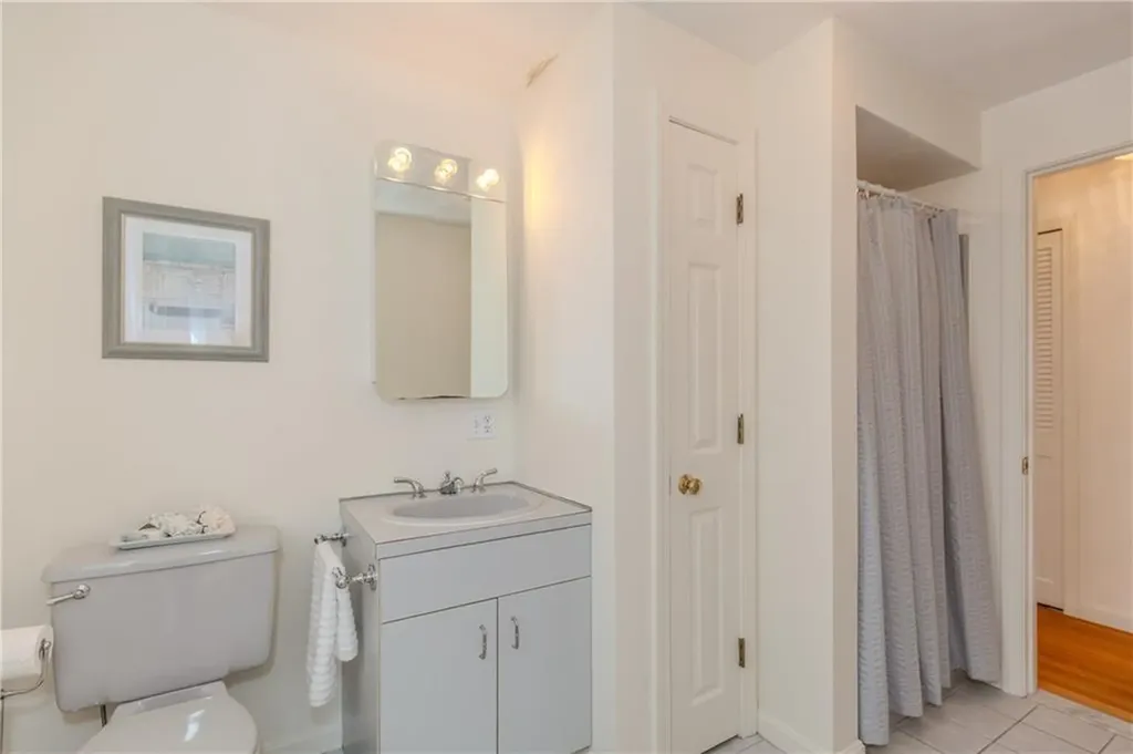 29 Zachariah Place Warwick RI 02889