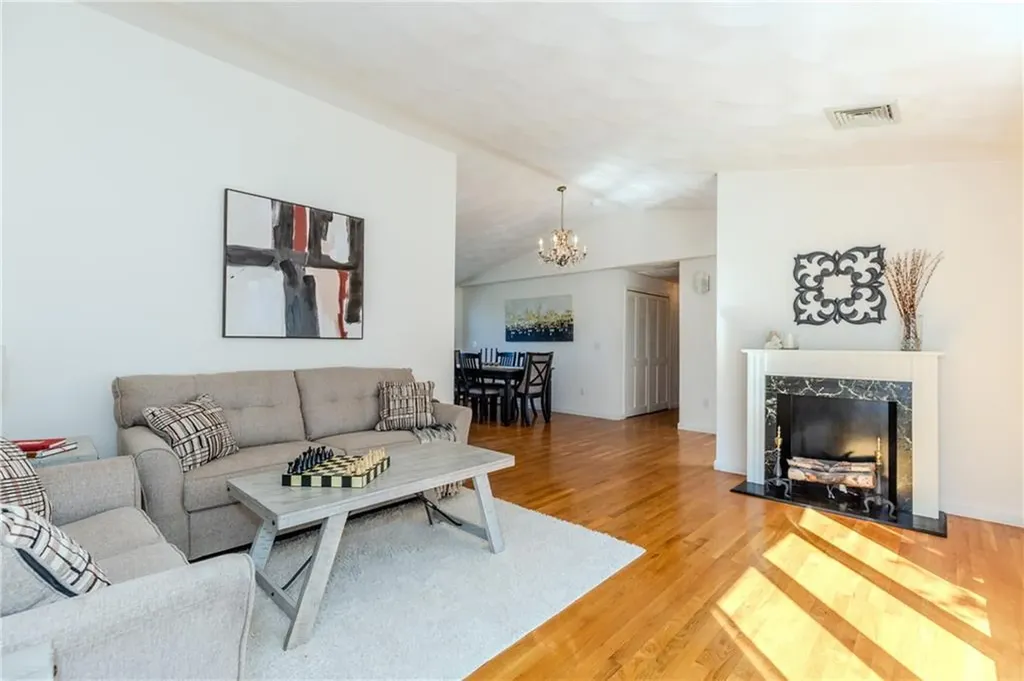 29 Zachariah Place Warwick RI 02889