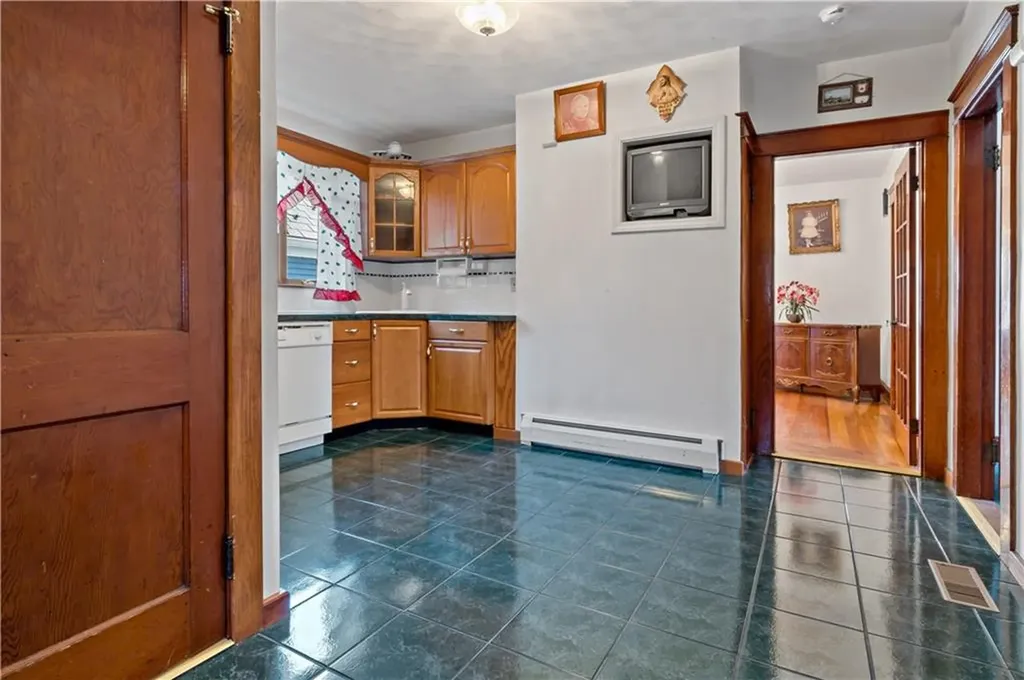 32 Pearse Avenue Bristol RI 02809