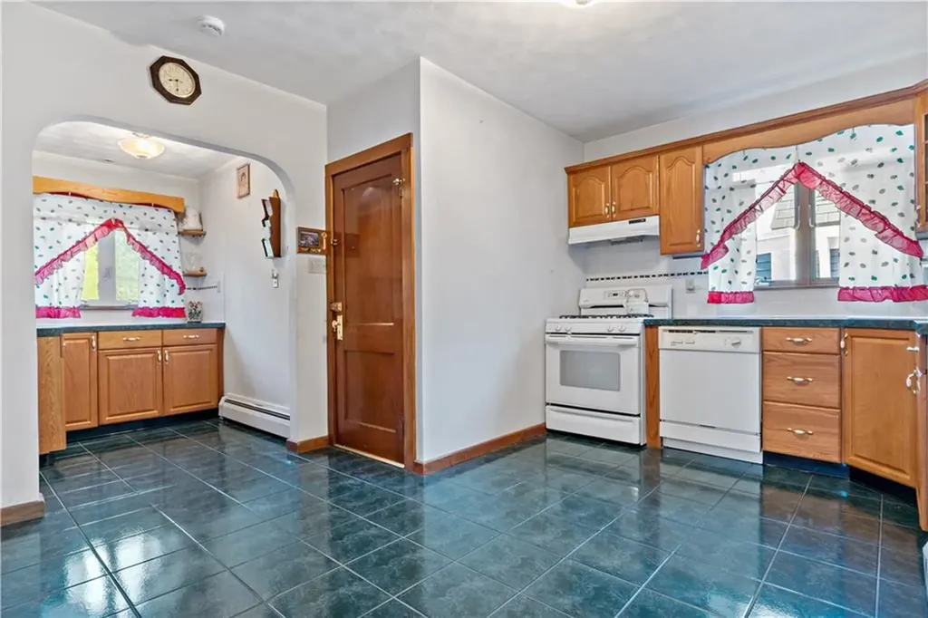 32 Pearse Avenue Bristol RI 02809