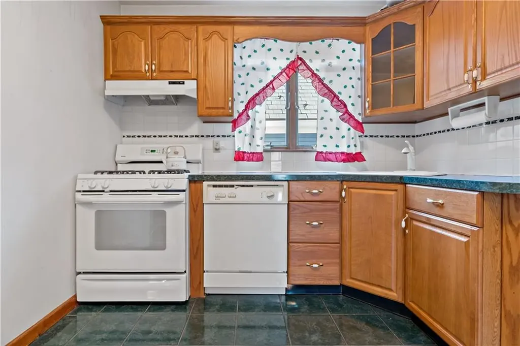 32 Pearse Avenue Bristol RI 02809
