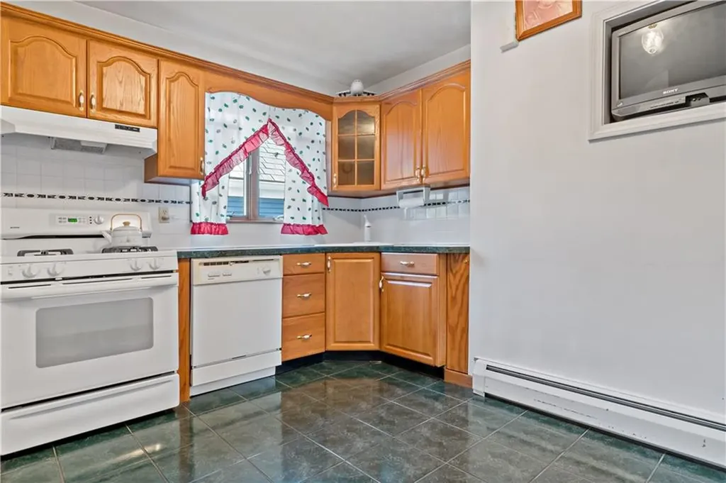 32 Pearse Avenue Bristol RI 02809