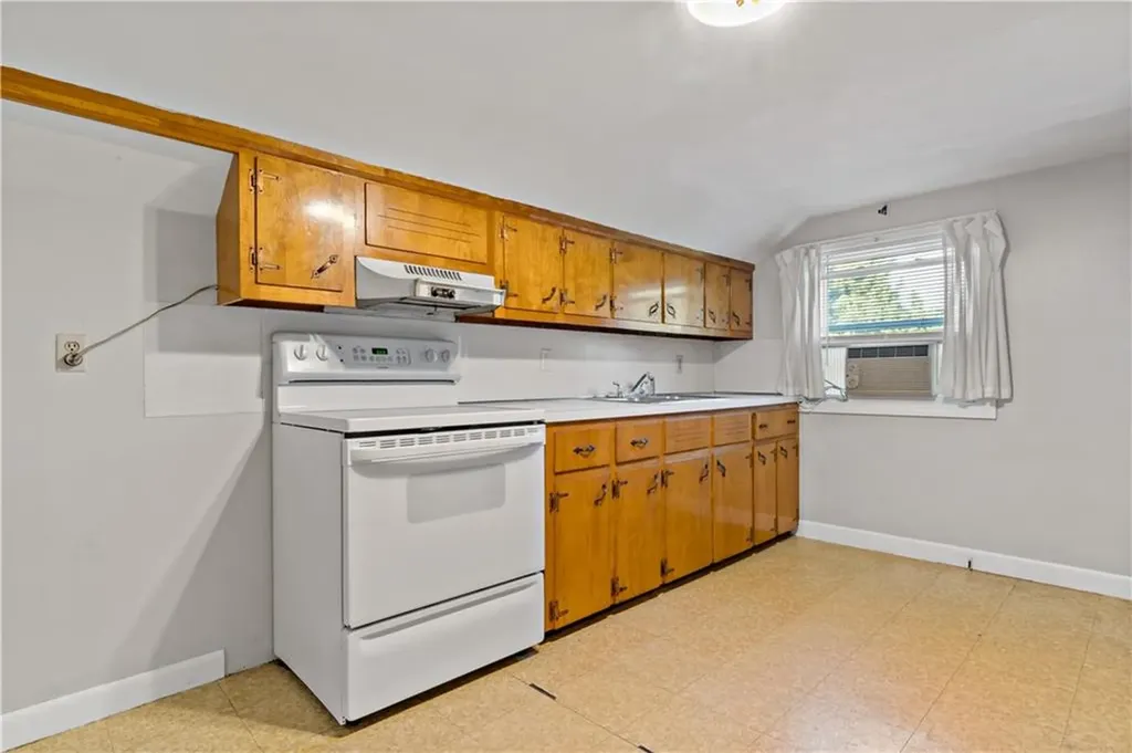 32 Pearse Avenue Bristol RI 02809