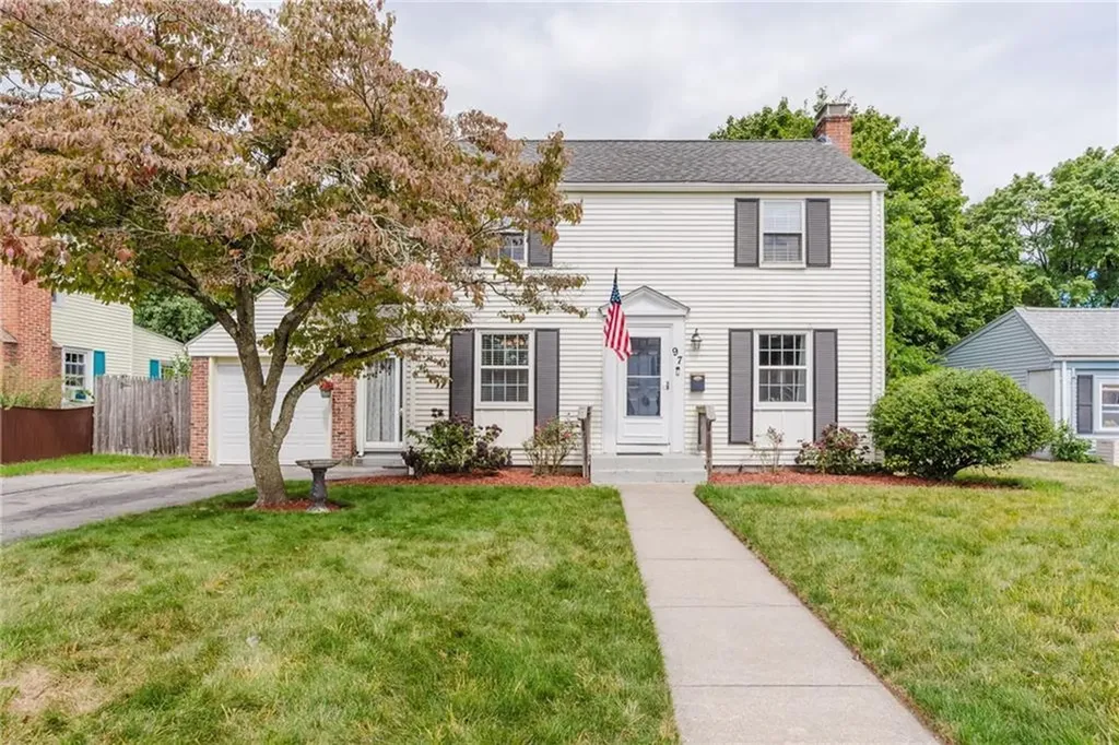 97 Pilgrim Drive Warwick RI 02888