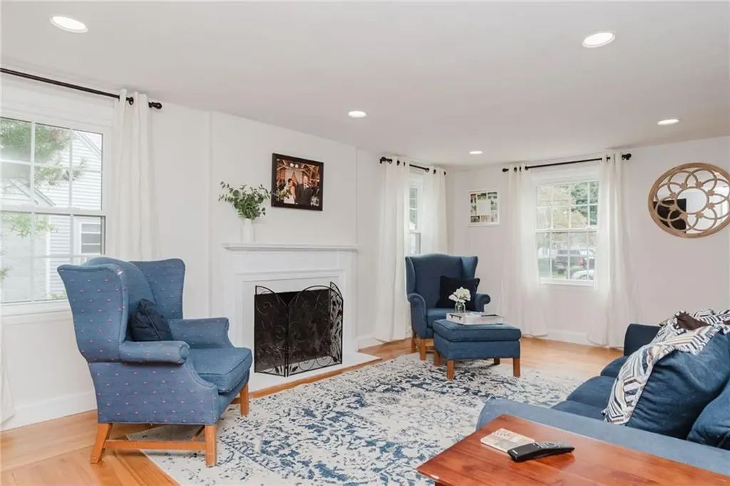 97 Pilgrim Drive Warwick RI 02888