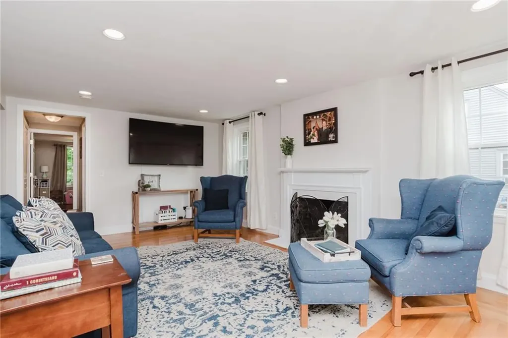 97 Pilgrim Drive Warwick RI 02888