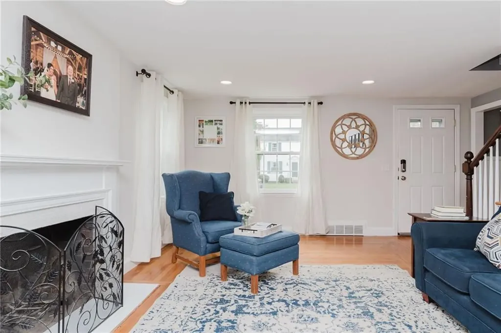 97 Pilgrim Drive Warwick RI 02888