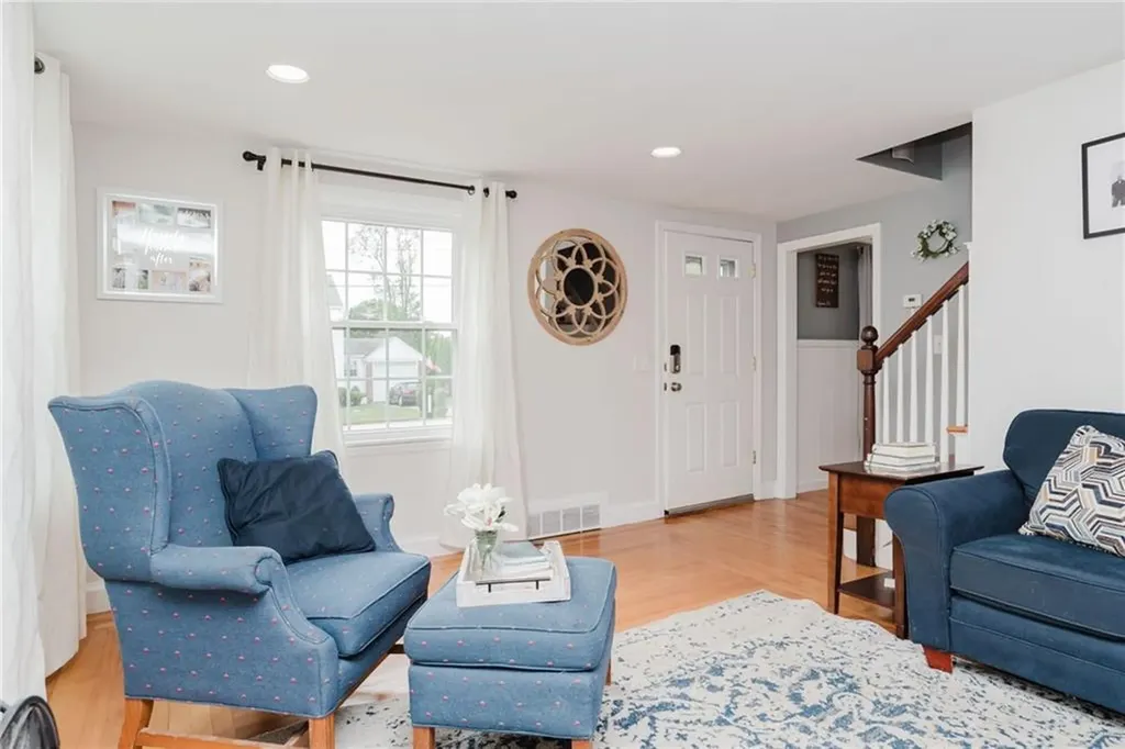 97 Pilgrim Drive Warwick RI 02888