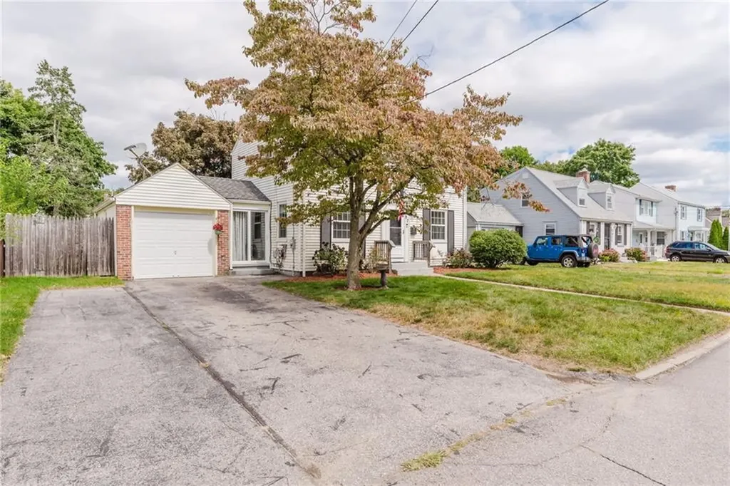 97 Pilgrim Drive Warwick RI 02888